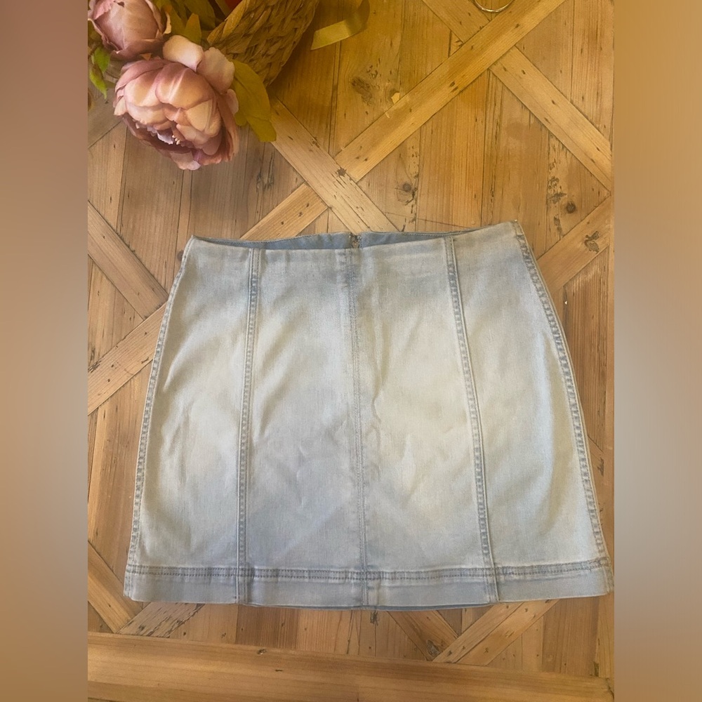 🎀 Wild Fable Denim Light Blue Wash Mini Skirt size 8 looks super cute on - Picture 1 of 5